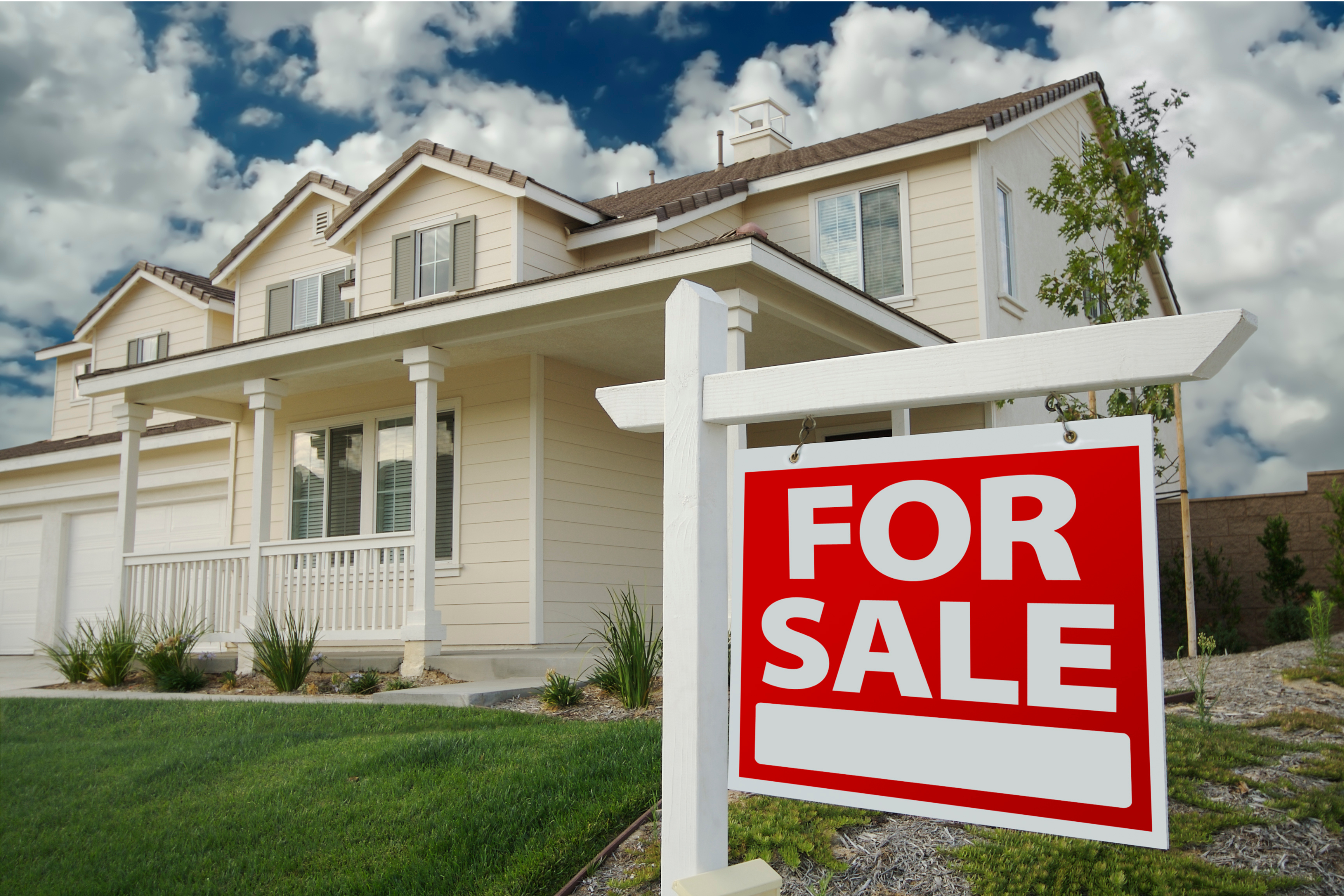 tips to sell a home while living in it